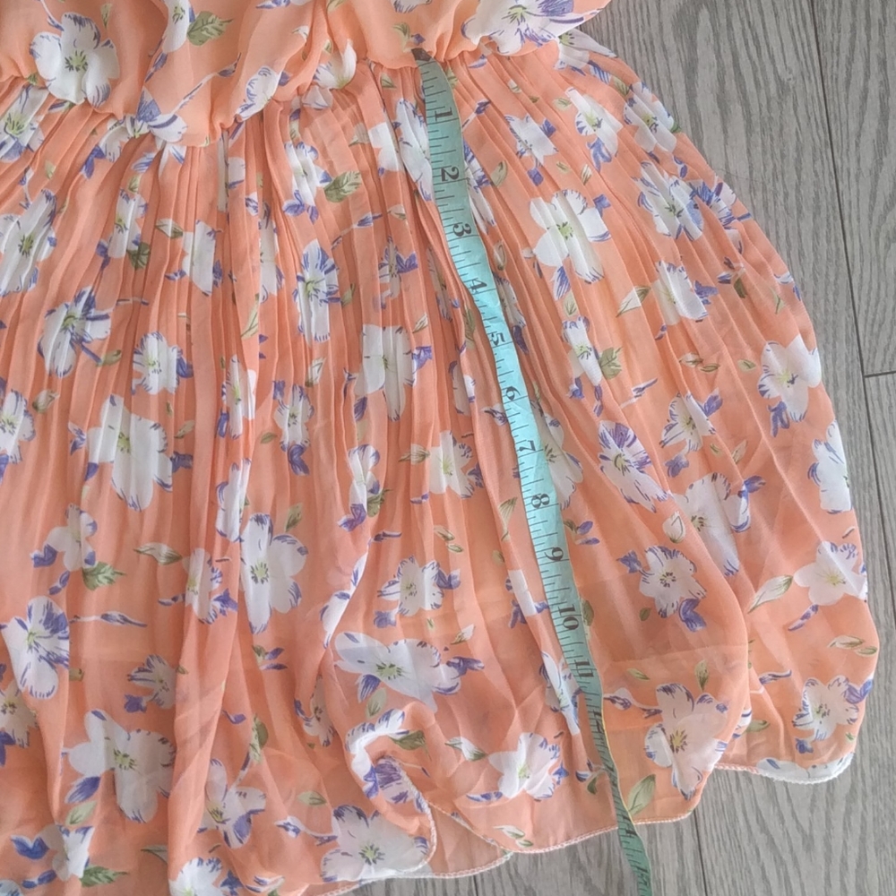 Beautiful mini dress 🌼🌹🍀 - Picture 9 of 10